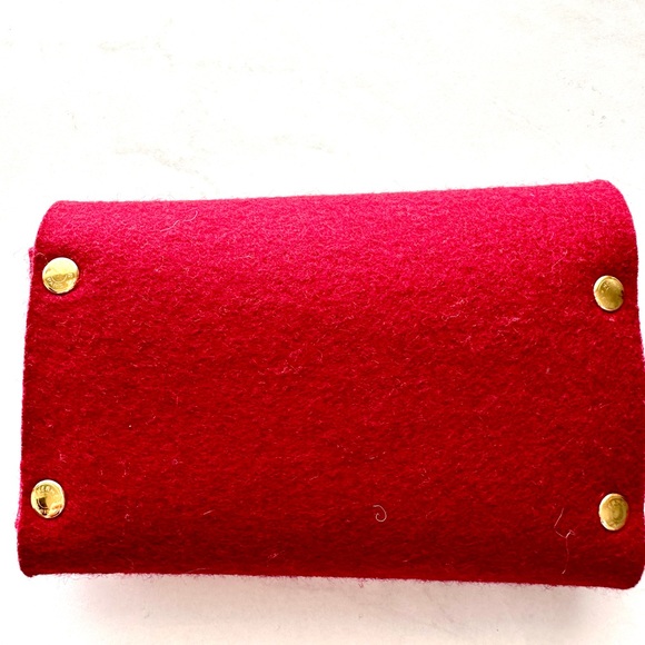 Hermès Red pouch with gold bottoms
💯 % Authentic - Picture 5 of 5